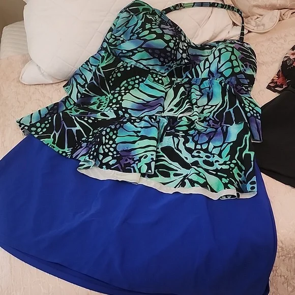 3 Womens Bathings Suits - Picture 2 of 13